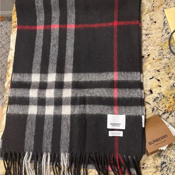 Burberry Black and Red Plaid Wool Scarf NWOT - Picture 1 of 4